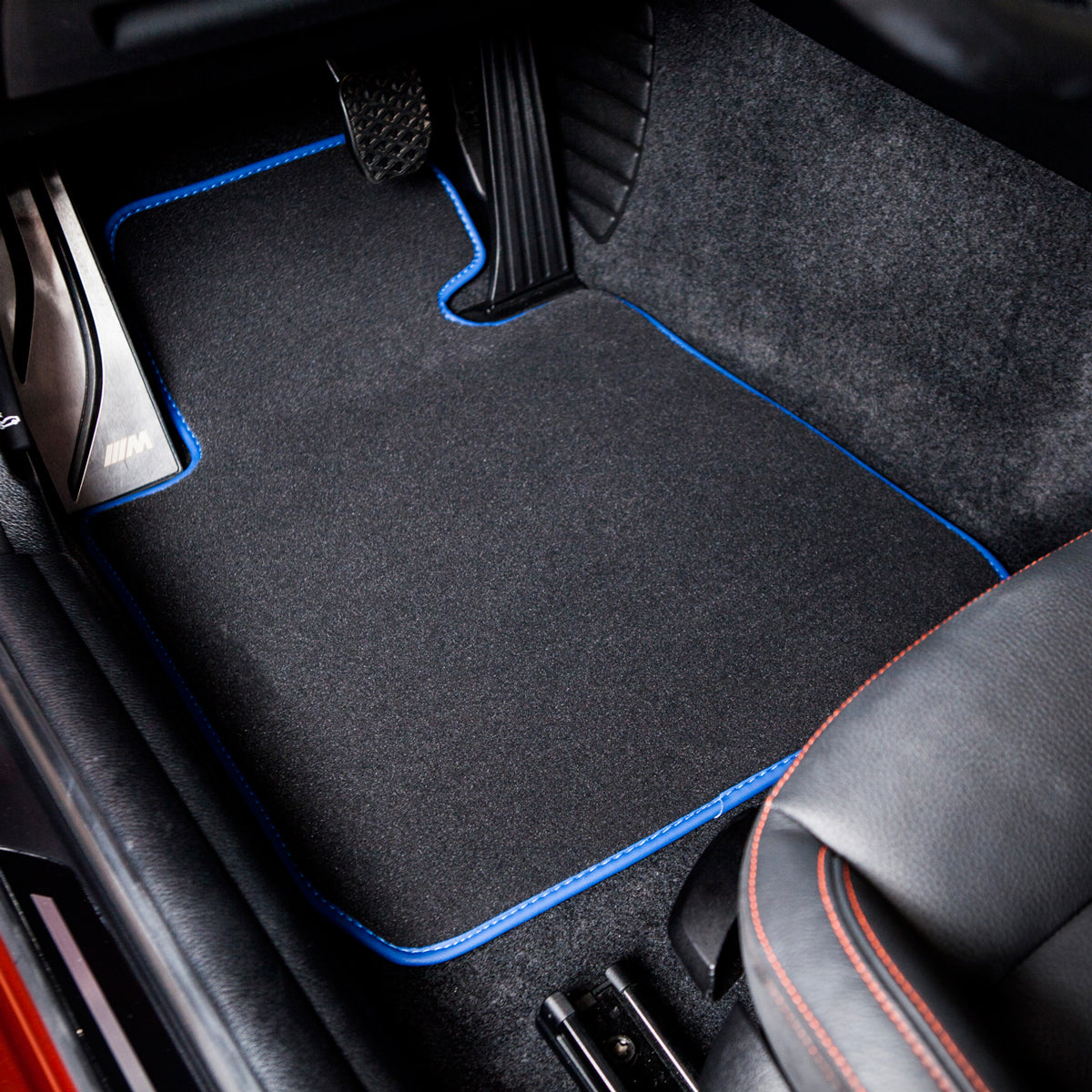 BMW i8 Velour Floor Mats – 2014-2020 – I12 & I15 – Blue Edging