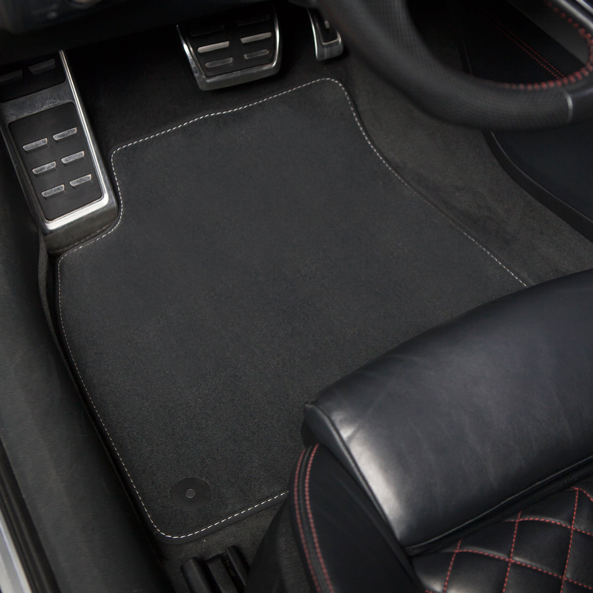 Dywaniki welurowe do Audi A3 & S3 2003-2013 – 8P & 8PA – Srebrne przeszycia