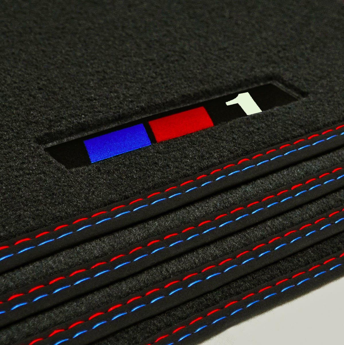 Dywaniki welurowe do BMW Serii 1 Coupe 2007-2013 – E82 – 1 Logo