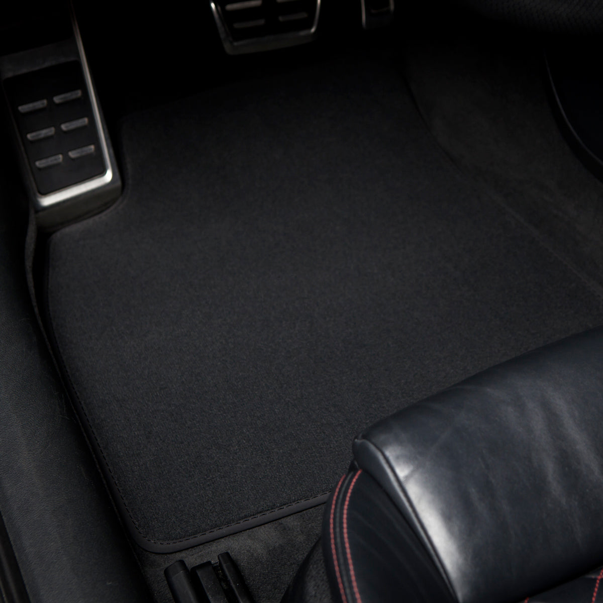 Dywaniki welurowe do Dodge Avenger Sedan 2007–2014 – Czarne