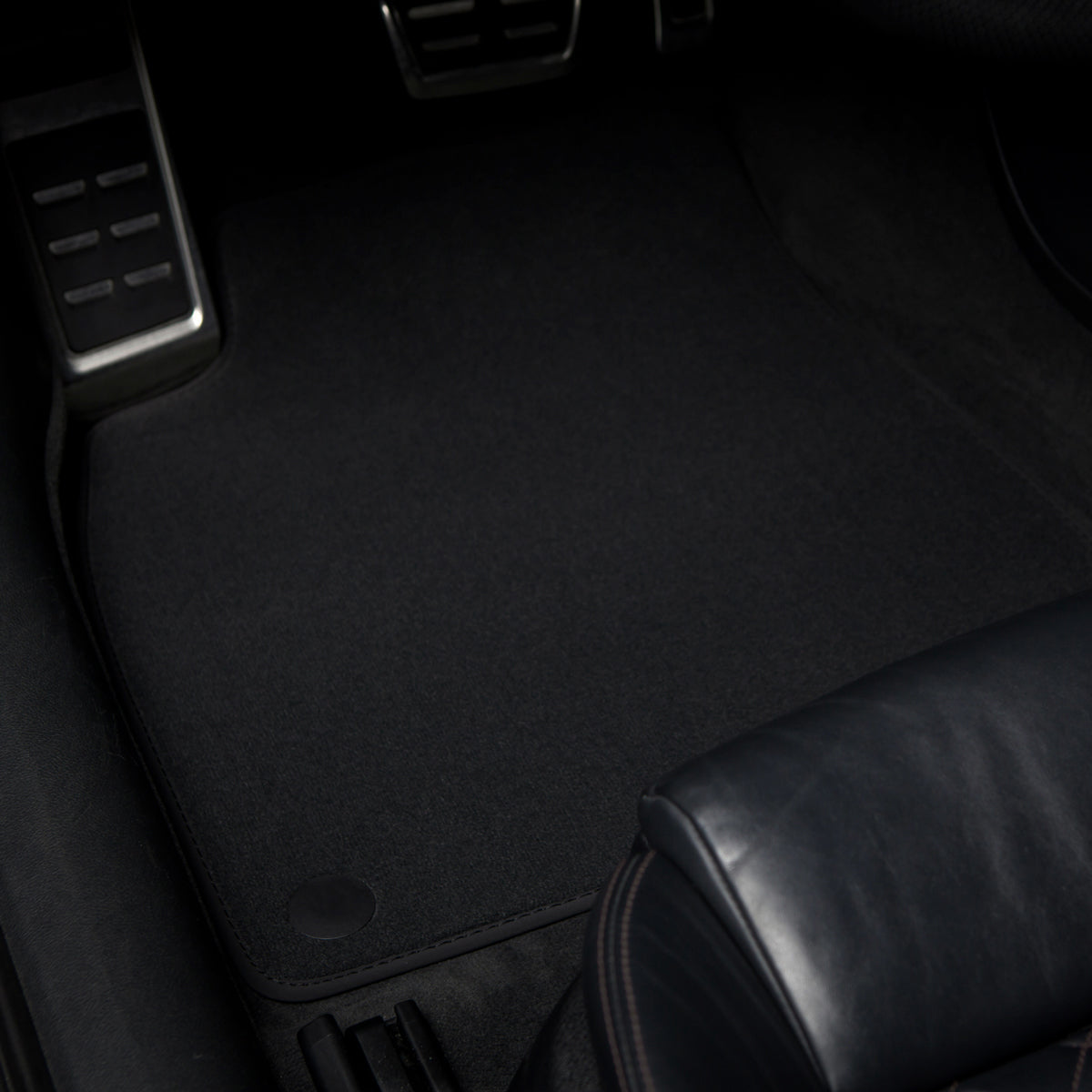 Dywaniki welurowe do Mercedes C-Class 2007-2015 – W204 & S204 – Czarne