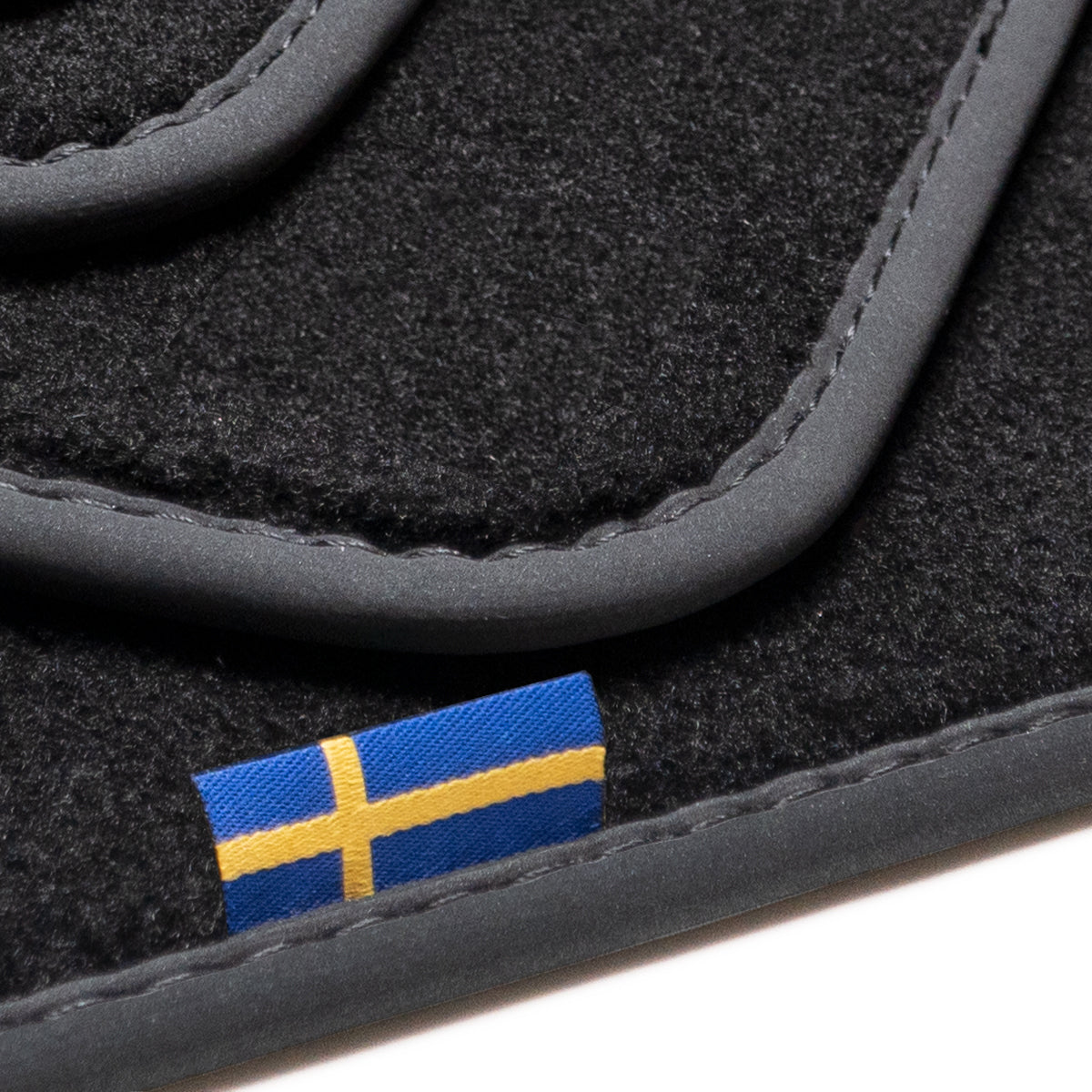 Dywaniki welurowe do Volvo 164 - 1968-1975 – Amazon – metka z flagą Szwecji